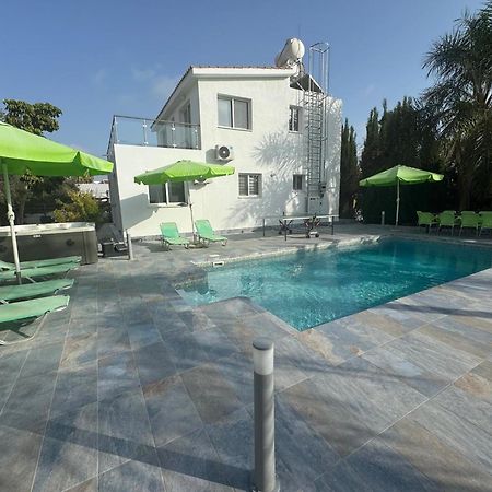 Villa Coralia Gardens 1Km From Coral Bay Beach 외부 사진