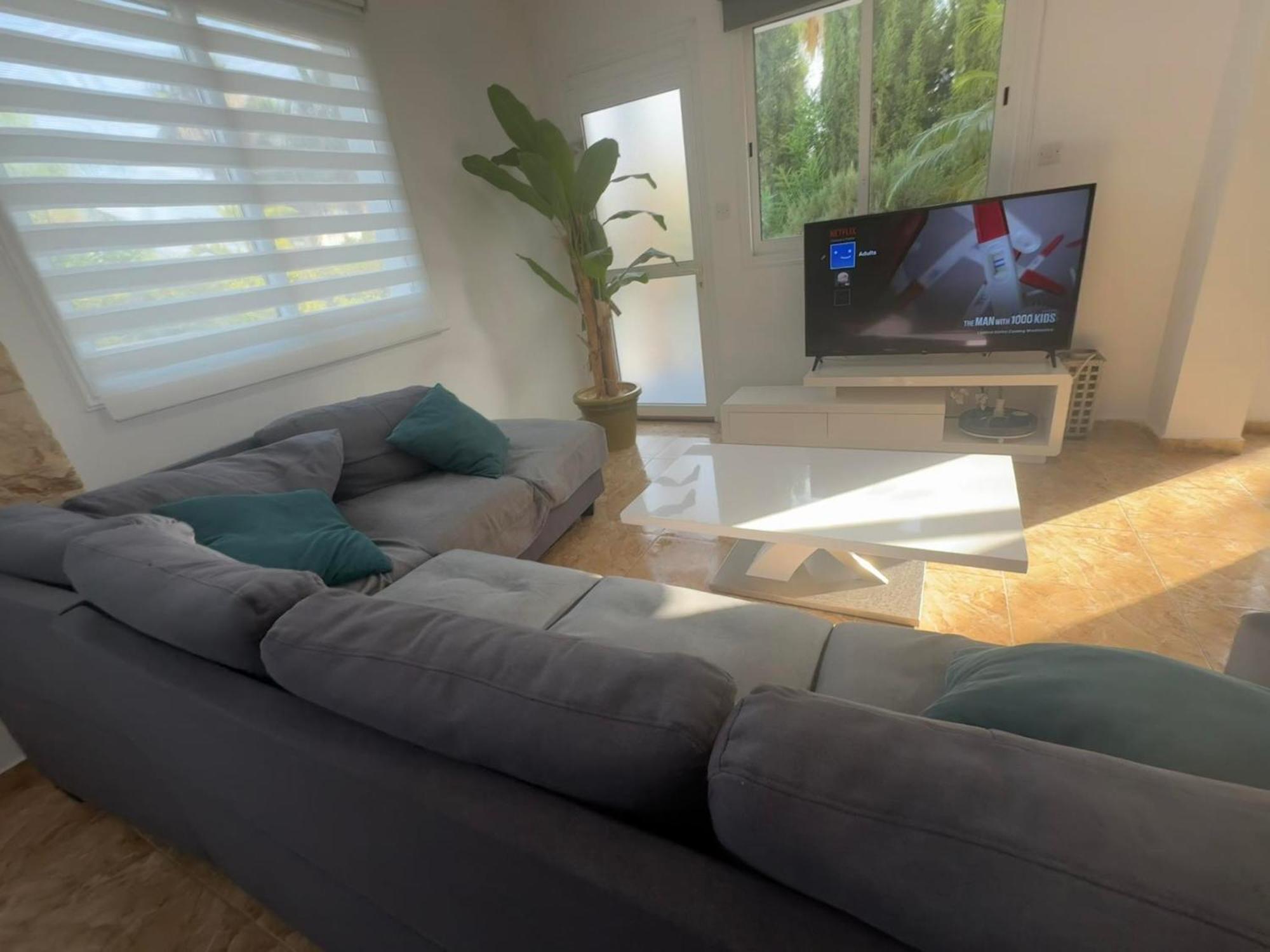 Villa Coralia Gardens 1Km From Coral Bay Beach 외부 사진