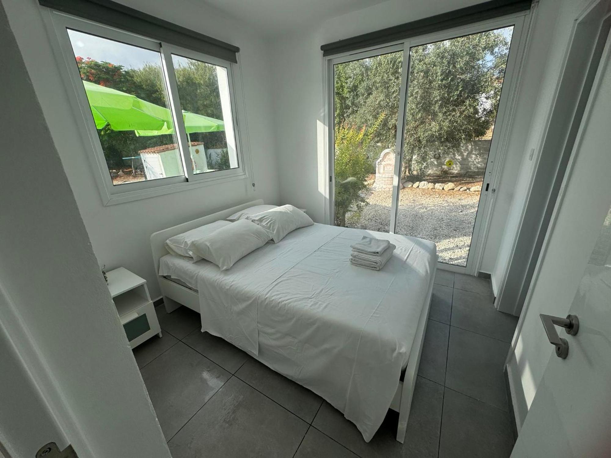 Villa Coralia Gardens 1Km From Coral Bay Beach 외부 사진