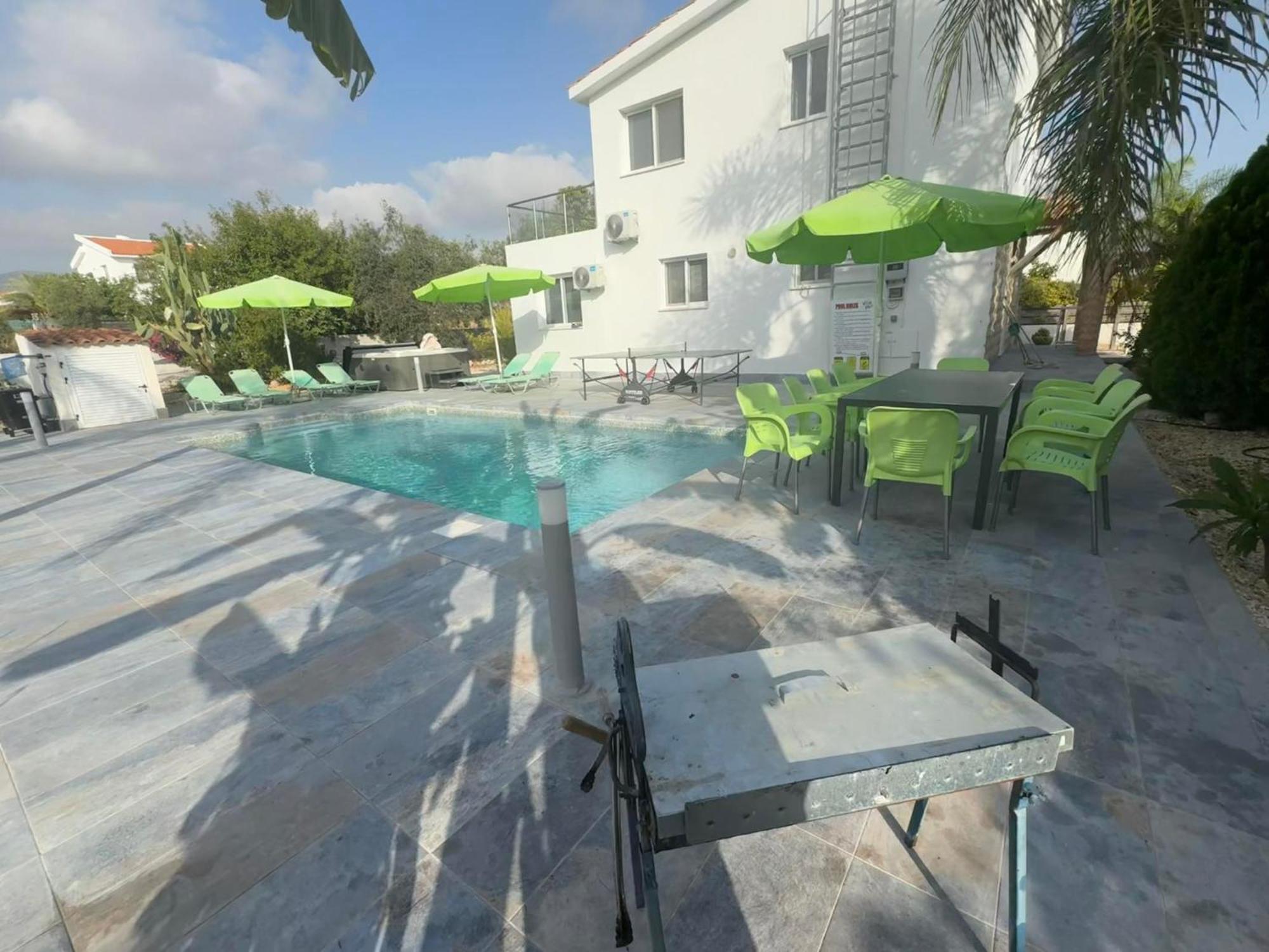 Villa Coralia Gardens 1Km From Coral Bay Beach 외부 사진